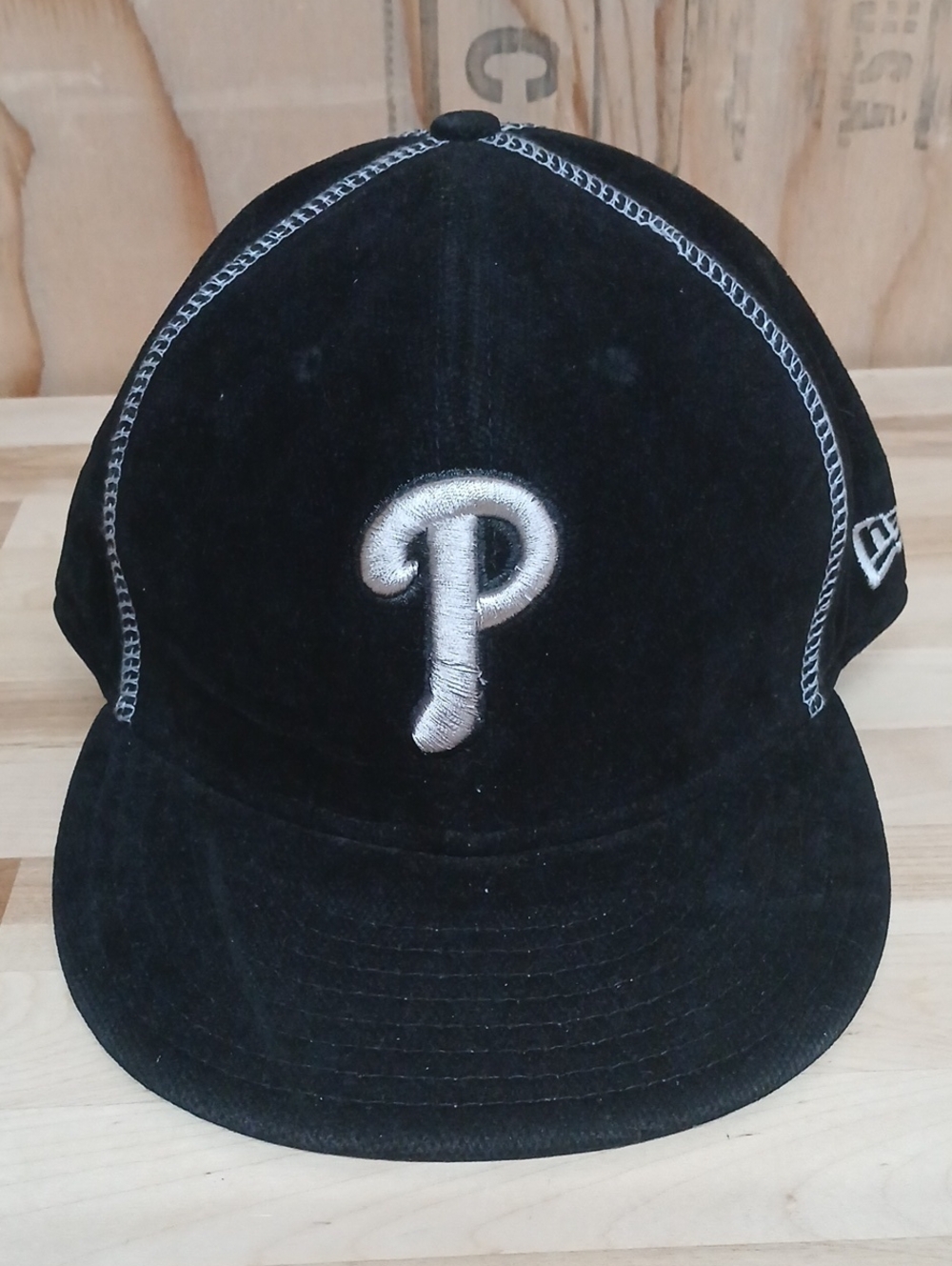 New Era velvet Black Hat with Silver 'P' Stitching Philadelphia Phillies